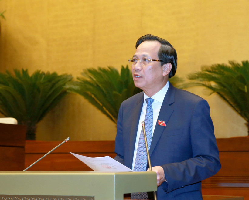 Bộ trưởng Bộ Lao động – Thương binh và Xã hội Đào Ngọc Dung trình bày Tờ trình về dự án Luật Bảo hiểm xã hội (sửa đổi). Ảnh: Phương Hoa - TTXVN