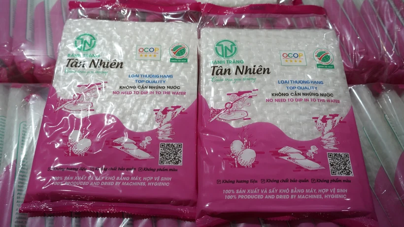 Sản phẩm bánh tráng Tân Nhiên của Công ty TNHH Tân Nhiên được UBND tỉnh Tây Ninh cấp chứng nhận sản phẩm đạt hạng 5 sao chương trình Mỗi xã một sản phẩm (OCOP). Ảnh: Thanh Tân - TTXVN