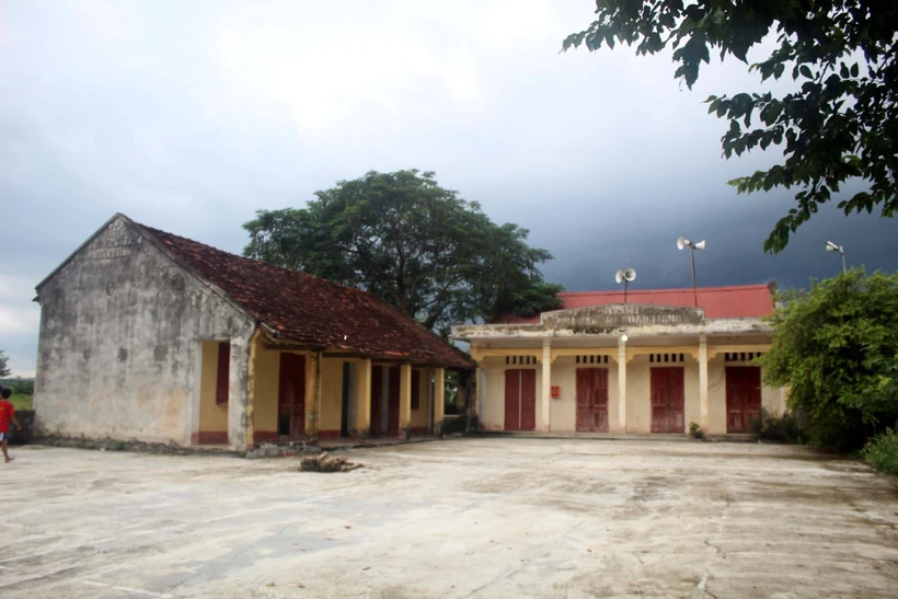 Nhà văn hóa thuộc xã Xuân Dương, huyện miền núi Thường Xuân (Thanh Hóa) đã hư hỏng, xuống cấp. Ảnh: Nguyễn Nam - TTXVN