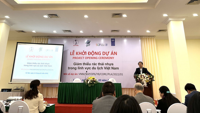 Giảm thiểu rác thải nhựa để phát triển du lịch Việt Nam bền vững
