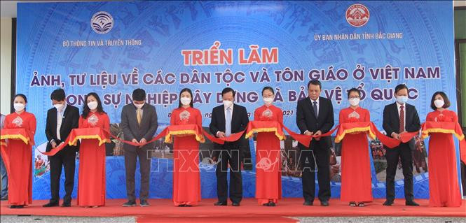 Tuyên truyền về dân tộc, tôn giáo qua triển lãm lưu động