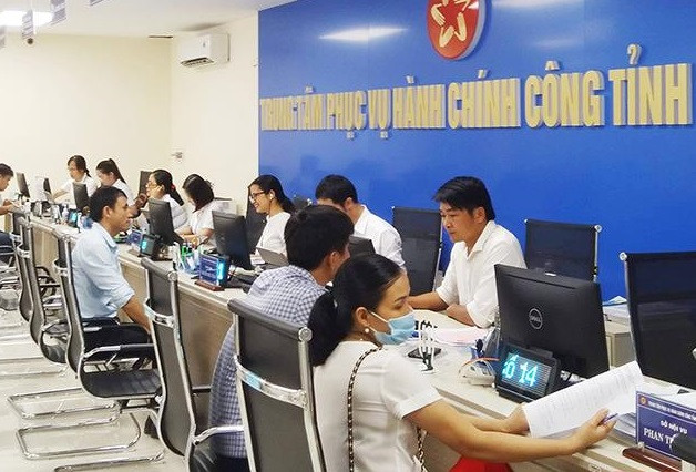 Đẩy mạnh phân cấp thủ tục hành chính và cắt giảm, đơn giản hóa thủ tục hành chính nội bộ