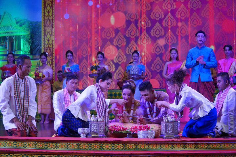 Gỡ khó cho hoạt động văn học nghệ thuật các dân tộc thiểu số vùng Tây Nam Bộ