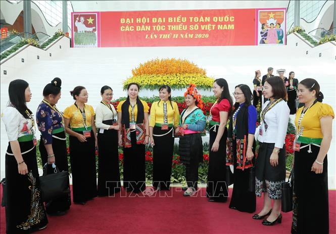 Các đại biểu trong trang phục truyền thống đến dự Đại hội. Ảnh: Dương Giang - TTXVN 
