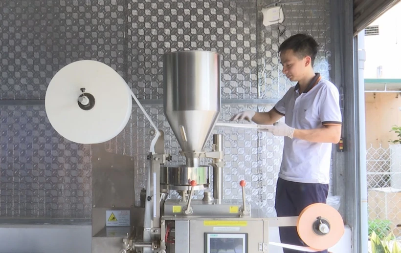 Mô hình chế biến sản phẩm trà và hoa đu đủ sấy lạnh của anh Nguyễn Văn Tuấn - Giám đốc Hợp tác xã Tuổi trẻ 26/3, ở tiểu khu 4, thị trấn Yên Châu, huyện Yên Châu, tỉnh Sơn La. Ảnh: TTXVN phát