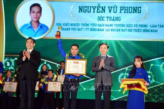 Tôn vinh 56 nhà nông trẻ xuất sắc nhận Giải thưởng Lương Định Của lần thứ XV