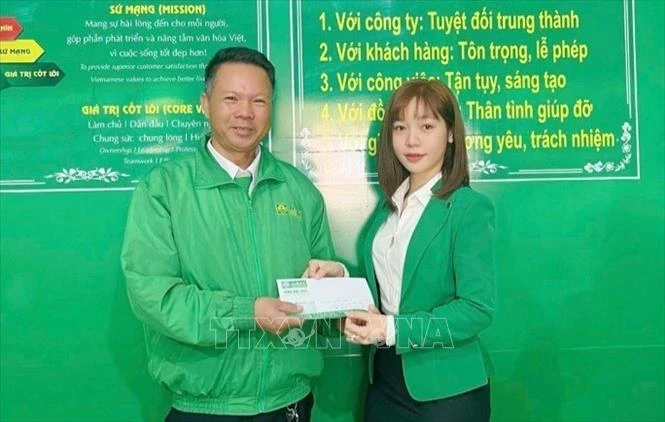 Đắk Lắk: Lái xe taxi trả lại khách để quên 1,8 cây vàng cùng nhiều tài sản có giá trị