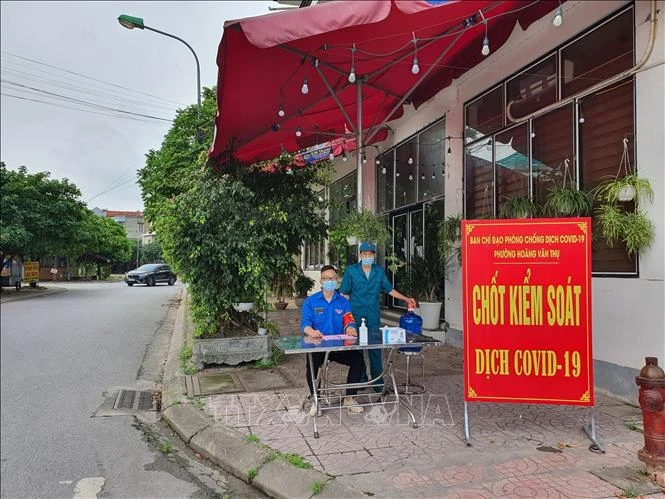  Nhiều chốt kiểm soát dịch COVID-19 được dựng lên trên nhiều tuyến phố, ngõ, ngách thành phố Bắc Giang. Ảnh: Danh Lam-TTXVN