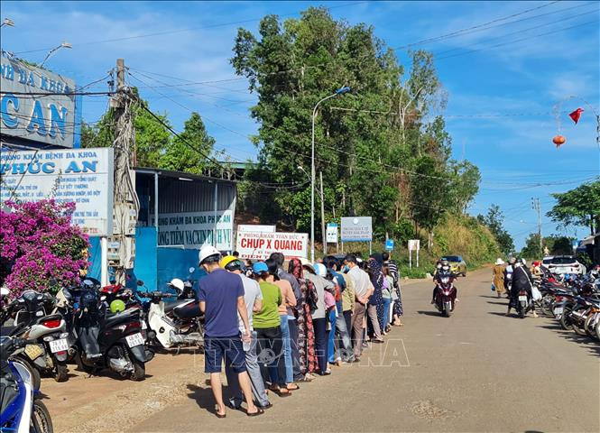 Ngày 7/2, cả nước ghi nhận 16.815 ca mắc COVID-19, tăng 2.704 ca so với ngày trước đó