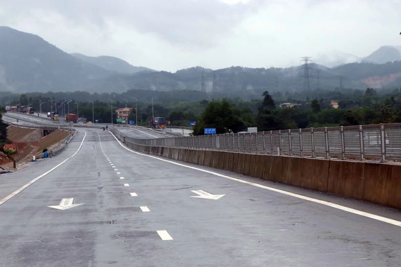 Đoạn tuyến cao tốc Cam Lộ - La Sơn là 1 trong 11 dự án thành phần cao tốc Bắc Nam phía Đông. Ảnh: Đỗ Trưởng - TTXVN