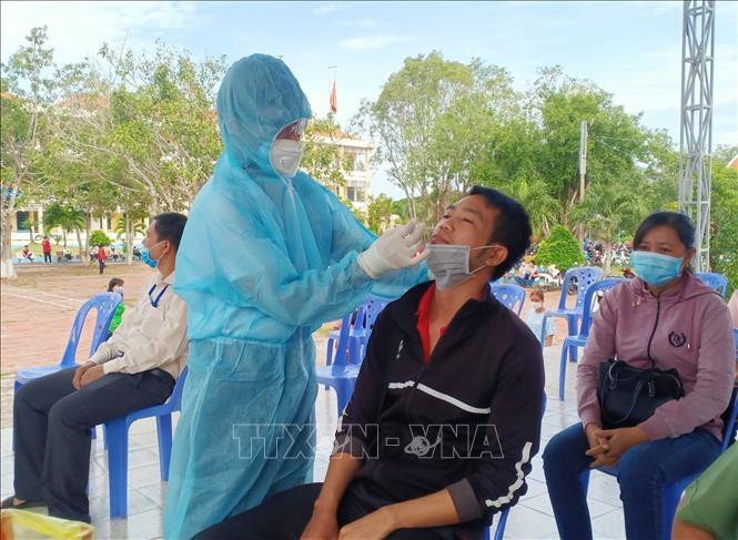 Dịch COVID-19 : Sáng 5/8, số ca mắc mới COVID-19 trong nước giảm 326 ca