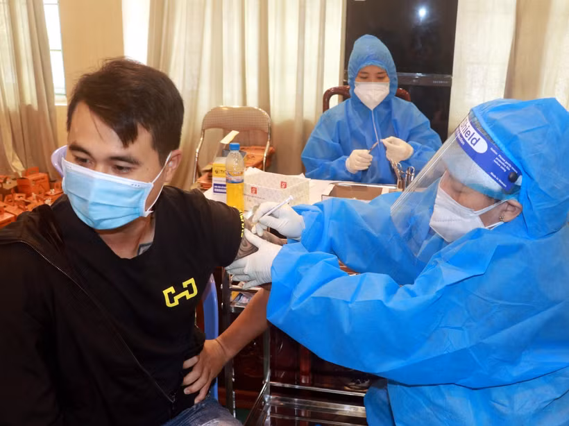 Dịch COVID-19: Ngày 11/7, số mắc mới tăng nhẹ, gần 235.765.000 liều vaccine COVID-19 đã được tiêm