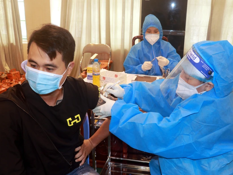 Dịch COVID-19: Ngày 11/7, số mắc mới tăng nhẹ, gần 235.765.000 liều vaccine COVID-19 đã được tiêm