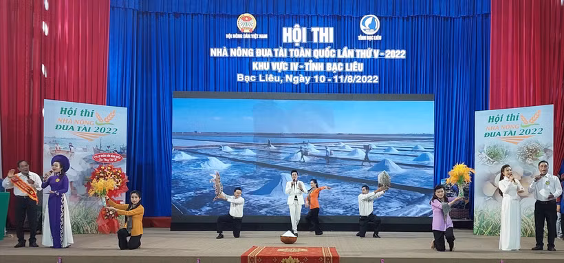 Phần thi "Lời chào nông dân" được thể hiện bằng hình thức sân khấu hóa. Ảnh: Tuấn Kiệt – TTXVN.