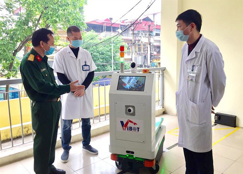 Dịch COVID-19: Nghiên cứu chế tạo thành công robot vận chuyển trong các khu vực cách ly có nguy cơ lây nhiễm cao