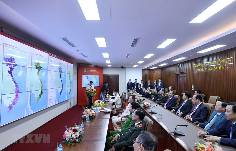 Lễ khai trương hệ thống cơ sở dữ liệu quốc gia về dân cư và hệ thống sản xuất cấp và quản lý căn cước công dân của Bộ Công an. Ảnh: Thống Nhất - TTXVN