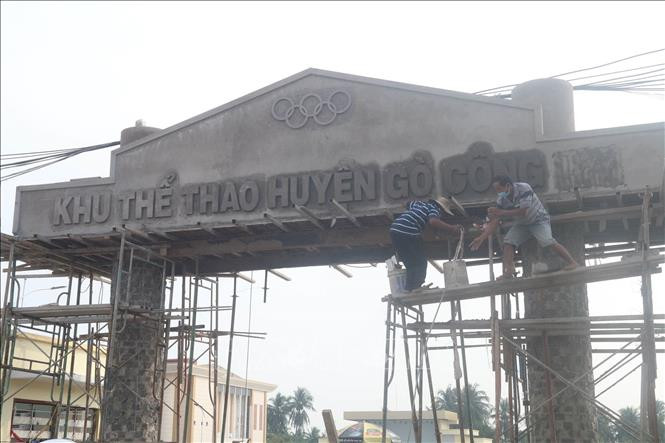 Gấp rút thi công các công trình kiến thiết hạ tầng. Ảnh: Minh Trí - TTXVN