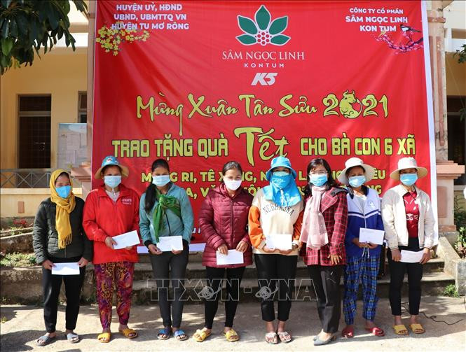 Kon Tum chăm lo Tết cho người dân huyện nghèo vùng dân tộc thiểu số bị ảnh hưởng bởi thiên tai