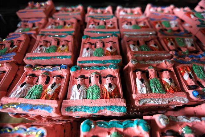 Làng nghề Địa Linh nặn tượng Táo quân tất bật vụ Tết
