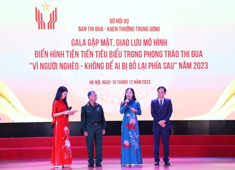 Giao lưu điển hình tiên tiến trong phong trào thi đua “Vì người nghèo – Không để ai bị bỏ lại phía sau”