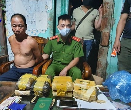 Bắt đối tượng Quàng Văn Tỉnh mua bán trái phép 42.200 viên ma túy tổng hợp