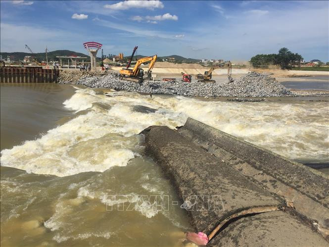 Nghệ An nỗ lực khắc phục sự cố vỡ đập Bara Đô Lương
