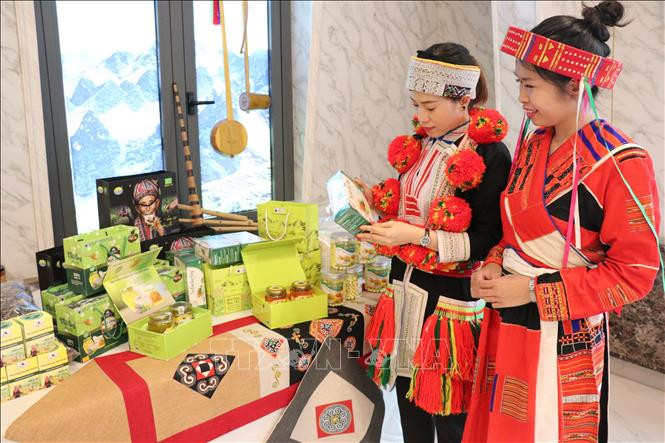 Trưng bày các sản phẩm nông nghiệp của Hà Giang được đông đảo du khách trong và ngoài nước ưa chuộng. Ảnh: Minh Tâm-TTXVN