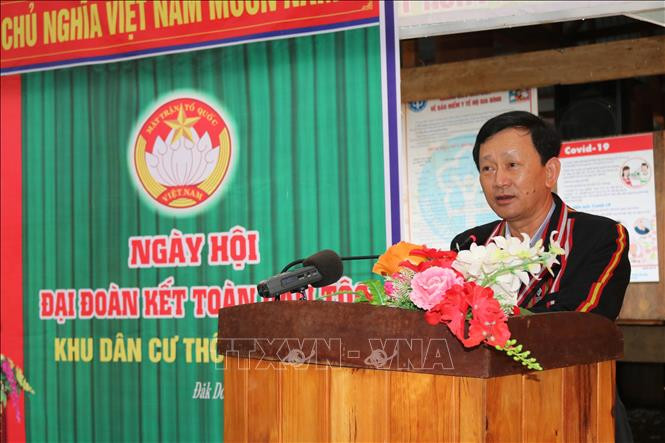 Bí thư Tỉnh uỷ Kon Tum Dương Văn Trang phát biểu chỉ đạo tại Ngày hội Đại đoàn kết toàn dân tộc của làng Đăk Dơn (xã Măng Ri, huyện Tu Mơ Rông). Ảnh: Khoa Chương – TTXVN
