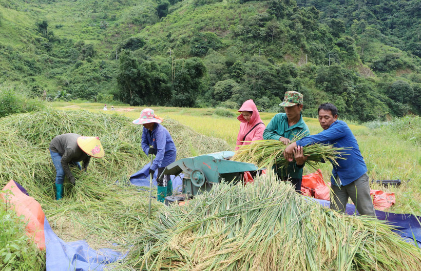 Người dân xã Pa Vệ Sủ, huyện Mường Tè, đẩy mạnh cơ giới hóa máy nông nghiệp trong sản xuất. Ảnh: Việt Hoàng-TTXVN
