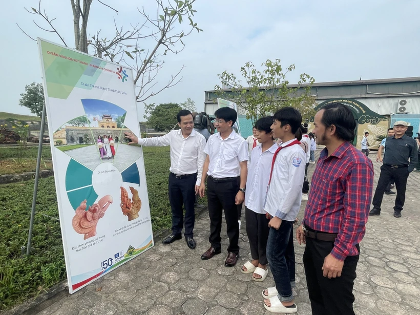  Pano trưng bày, giới thiệu một số hình ảnh tiêu biểu mang giá trị nổi bật toàn cầu của các di sản thế giới tại Việt Nam. Ảnh: Hoa Mai - TTXVN