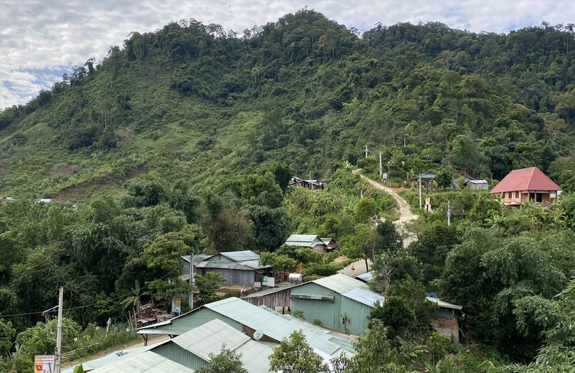 Đường sá ở xã Phước Lộc đã được đầu tư cứng hóa, bê tông đến tận thôn xóm. Nguồn: baoquangnam.vn