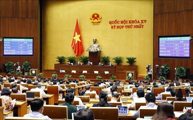 Quốc hội biểu quyết thông qua Nghị quyết về cơ cấu tổ chức của Chính phủ nhiệm kỳ 2021-2026, sáng 23/7/2021. Ảnh: Doãn Tấn - TTXVN 