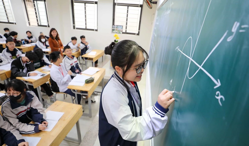 Giờ ôn tập môn Toán của học sinh lớp 12 trường THPT Trương Định (Hoàng Mai, Hà Nội). Ảnh: Thanh Tùng - TTXVN