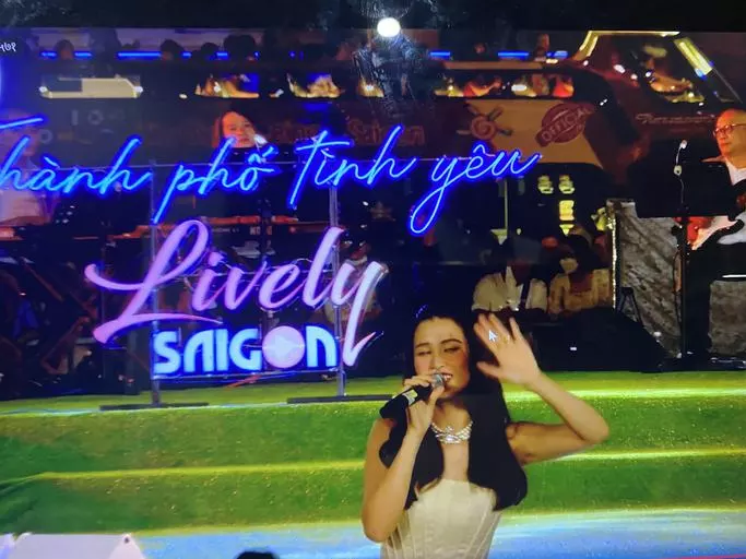 Ca sỹ Đông Nhi biểu diễn tại chương trình. Ảnh: nld.com.vn