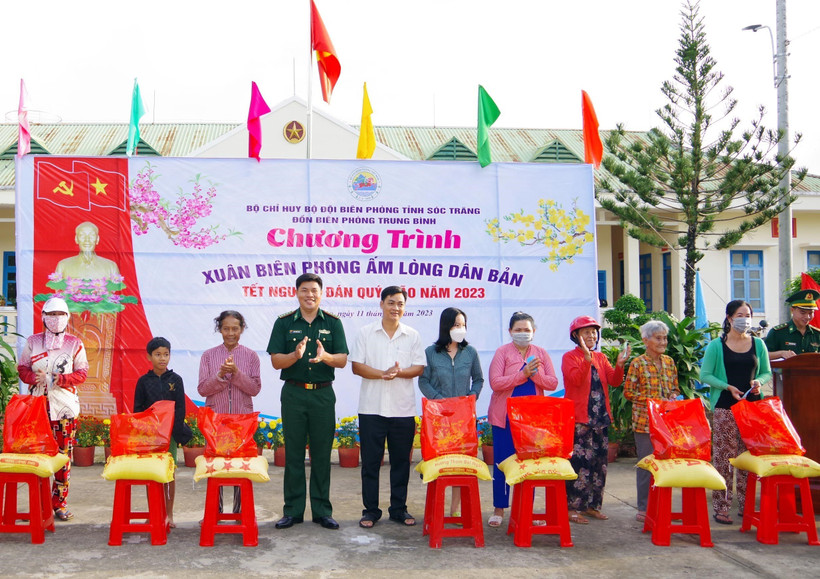 Hỗ trợ đồng bào ven biển Sóc Trăng đón Tết Nguyên đán Quý Mão