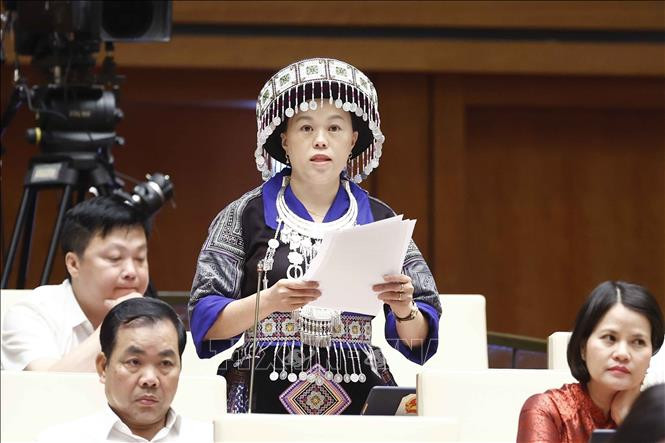 Sáng 13/6/2022, tại Nhà Quốc hội, Quốc hội thảo luận ở hội trường về dự án Luật Khám bệnh, chữa bệnh (sửa đổi). Trong ảnh: Đại biểu Quốc hội tỉnh Yên Bái Khang Thị Mào phát biểu. Ảnh: Doãn Tấn – TTXVN