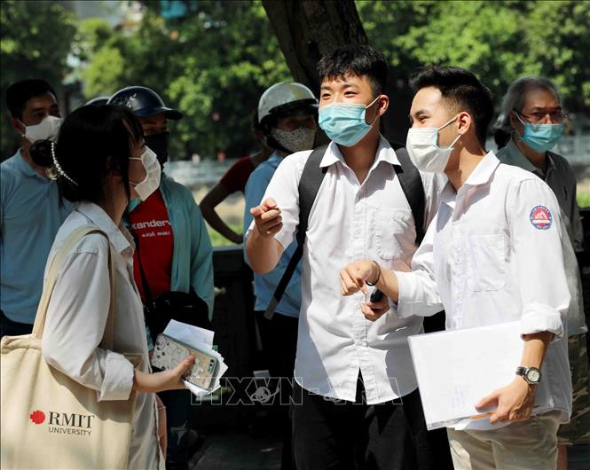 Đối tượng được xét đặc cách tốt nghiệp phải thỏa mãn các điều kiện “Thí sinh đã đăng ký dự thi kỳ thi tốt nghiệp THPT năm 2021; không bị kỷ luật đình chỉ thi tại đợt 1; thí sinh bị ảnh hưởng của dịch COVID-19, nên chưa dự thi hoặc không thể hoàn thành thi