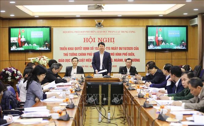 Quang cảnh hội nghị tại điểm cầu Bộ Tư pháp (Hà Nội). Thứ trưởng Bộ Tư pháp Nguyễn Thanh Tịnh chủ trì hội nghị. Ảnh: Thanh Tùng - TTXVN.