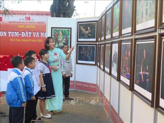 Khai mạc Triển lãm ảnh “Kon Tum – Đất và Người”