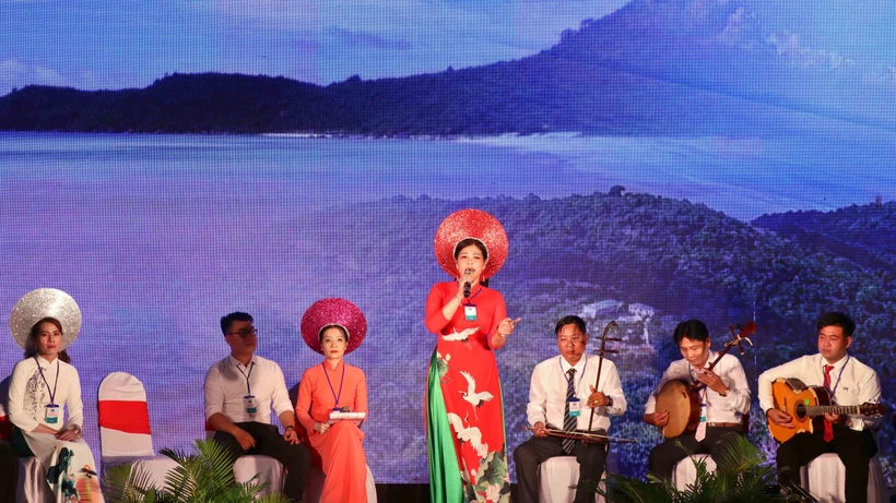 Nghệ thuật Đờn ca tài tử Nam bộ - Di sản văn hóa phi vật thể đại diện của nhân loại, một loại hình nghệ thuật độc đáo của dân tộc Việt Nam nói chung và người dân Nam Bộ nói riêng. Ảnh: Huỳnh Anh - TTXVN