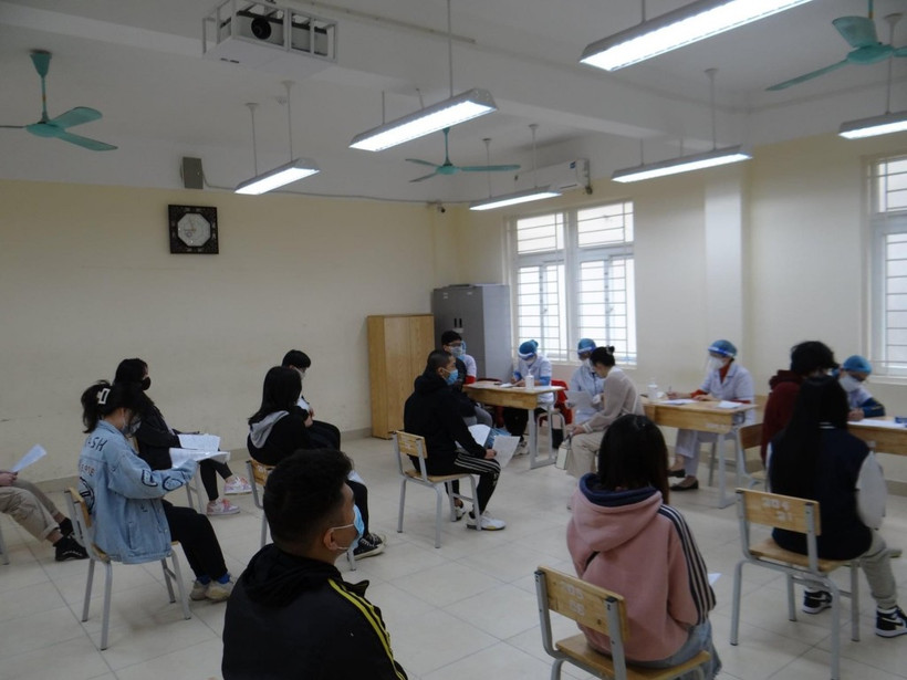 Ngày 24/11, ghi nhận 11.811 ca mắc mới; bảo vệ sức khỏe, thích ứng an toàn với dịch COVID-19