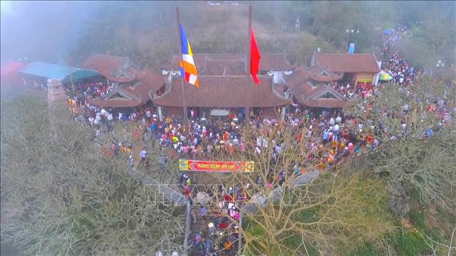 Khu danh thắng Yên Tử đông đúc du khách từ các nơi về tham quan trong kỳ nghỉ Tết Nguyên Đán Nhâm Dần 2022. Ảnh: TTXVN phát