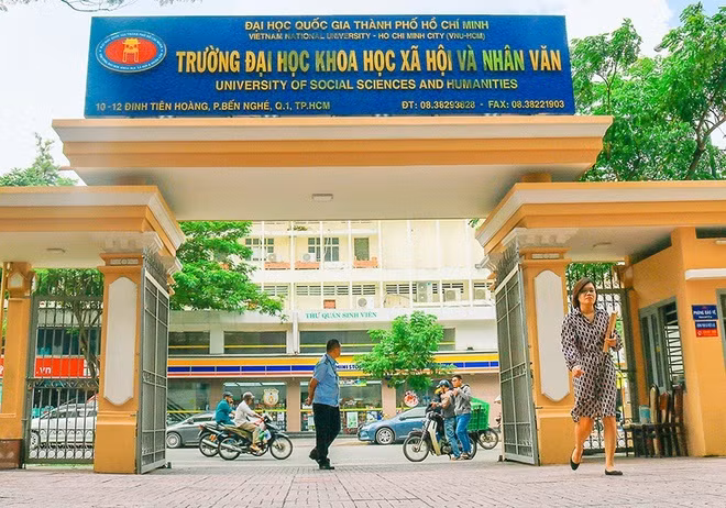 Tuyển sinh đại học năm 2022: Điểm chuẩn tuyển sinh tăng, giảm tuỳ ngành