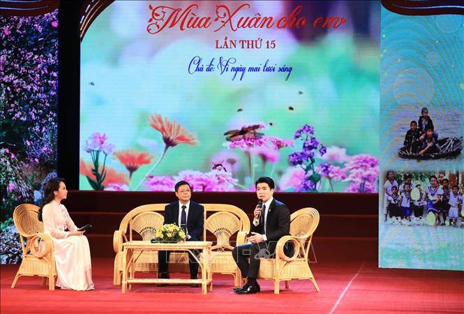 Ông Đỗ Quang Vinh- Đại diện Ngân hàng SHB - đơn vị đồng hành cùng Quỹ Bảo trợ trẻ em Việt Nam tham gia giao lưu tại chương trình. Ảnh: Hoàng Hiếu - TTXVN