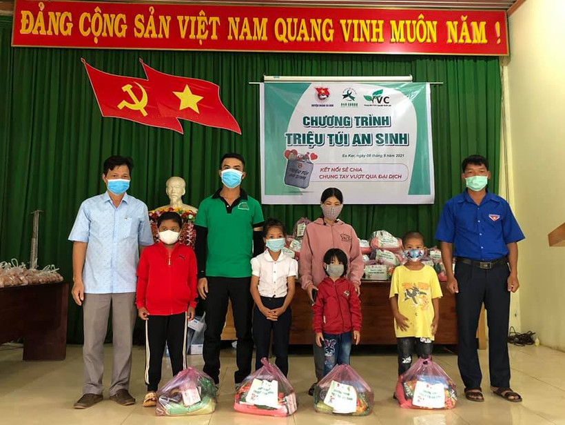 Hỗ trợ trẻ em có hoàn cảnh khó khăn do đại dịch COVID-19
