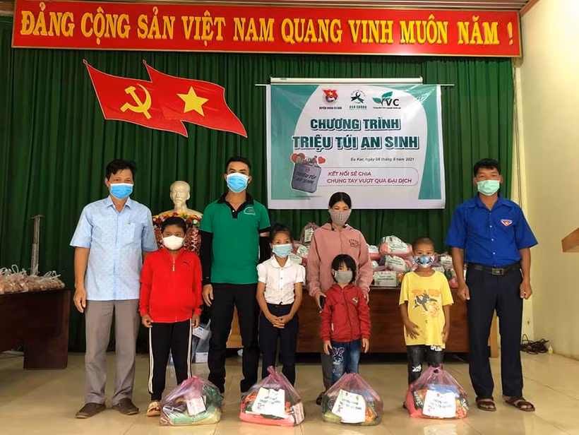 Hỗ trợ trẻ em có hoàn cảnh khó khăn do đại dịch COVID-19
