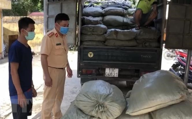 Cao Bằng phát hiện hơn 1,3 tấn thuốc lá nguyên liệu không rõ nguồn gốc