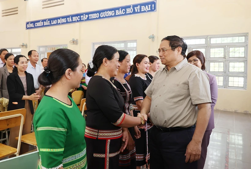 Thủ tướng Phạm Minh Chính kiểm tra công tác chuẩn bị năm học mới 2023-2024 tại Kon Tum