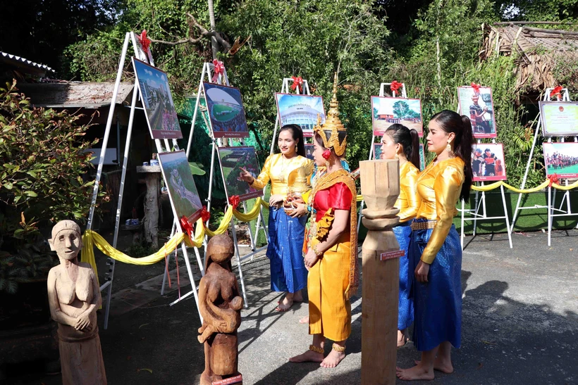 Triển lãm quảng bá những giá trị lịch sử - văn hóa giữa hai tỉnh Gia Lai và Cà Mau. Ảnh: Kim Há-TTXVN