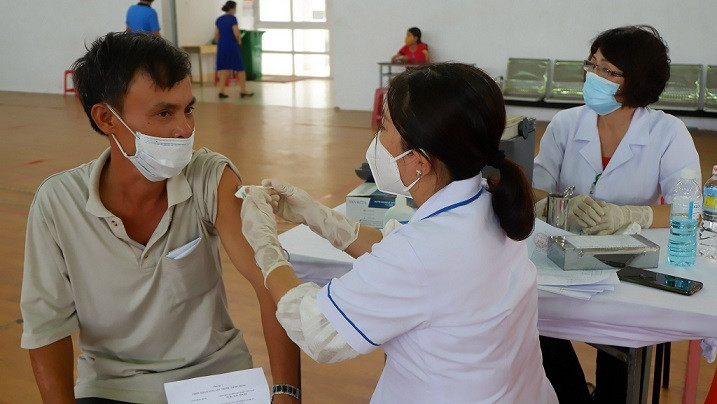Tranh thủ giãn cách để đẩy mạnh xét nghiệm, tiêm vaccine phòng COVID-19